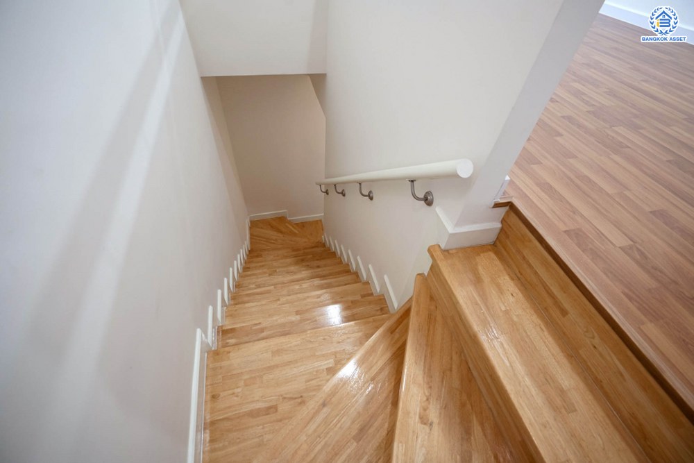 บ้านมือสองตกแต่งใหม่ โครงการ ซิกเนเจอร์ กัลปพฤกษ์ เนื้อที่ 17.10 ตร.ว. ฟังก์ชัน 3 ห้องนอน 3 ห้องน้ำ 2 ที่จอดรถ บ้านสูง 3 ชั้น ภายในกว้าง พื้นที่ใช้สอยเยอะ บนทำเลเดินทางสะดวก ติดถนนกัลปพฤกษ์ เชื่อมต่อกาญจนาภิเษก ใกล้รถไฟฟ้าสายสีน้ำเงิน "สถานีหลักสอง"...